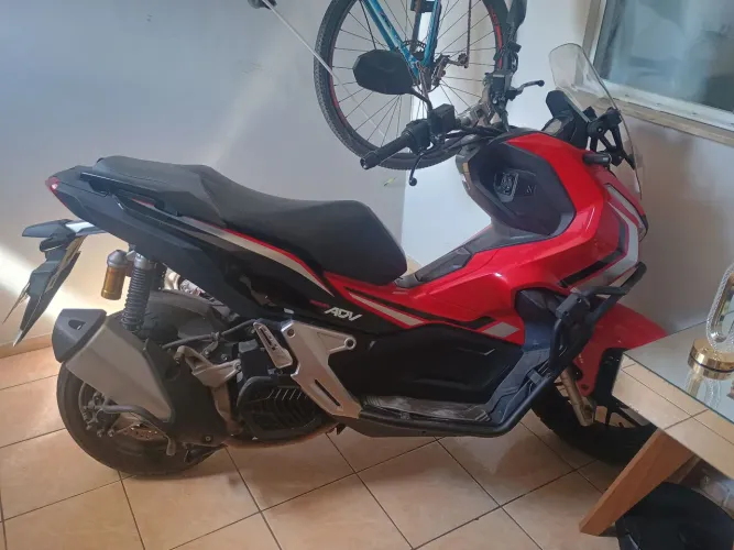HONDA ADV 150 COM NOTA FISCAL, REVISÕES EM CONCESSIONÁRIA.