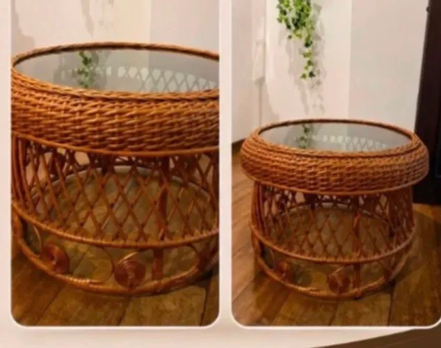 Linda mesa em vime com tampo de vidro