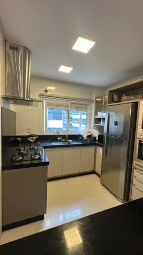 Apartamento 3 Suítes e 3 vagas Mobiliado na Meia Praia - Itapema