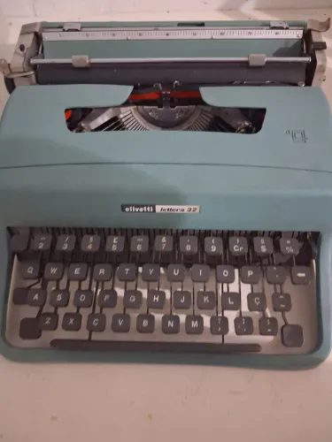 Máquina escreve Olivetti 32