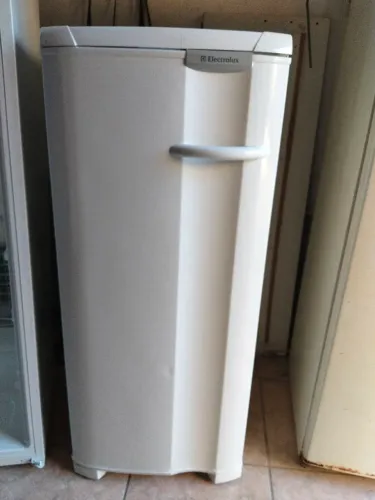 Frize vertical Eletrolux 180lts