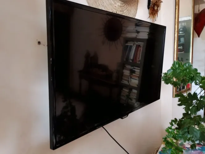 Tv Samsung 40" preta, com painel Led e resolução Full HD