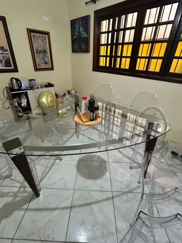 Mesa de Jantar Tampo Vidro Base Madeira e Aço 6 Lugares Design