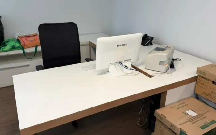Mesa de escritório em L