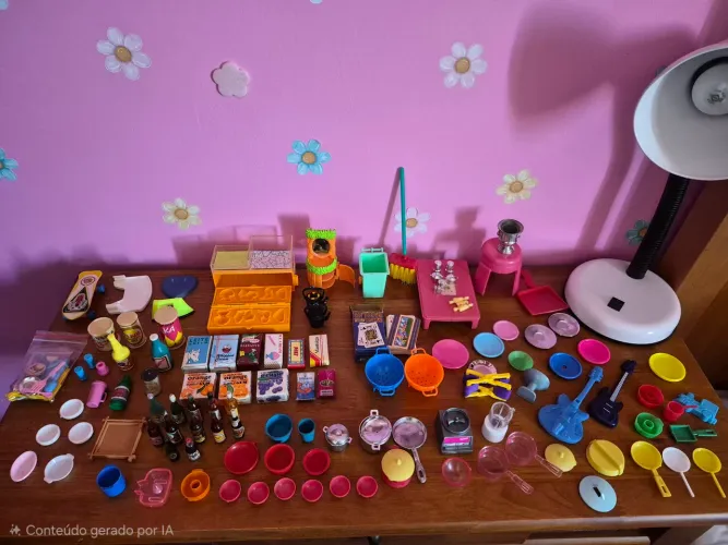 Barbie e Similares : Lote de acessórios e itens antigos .