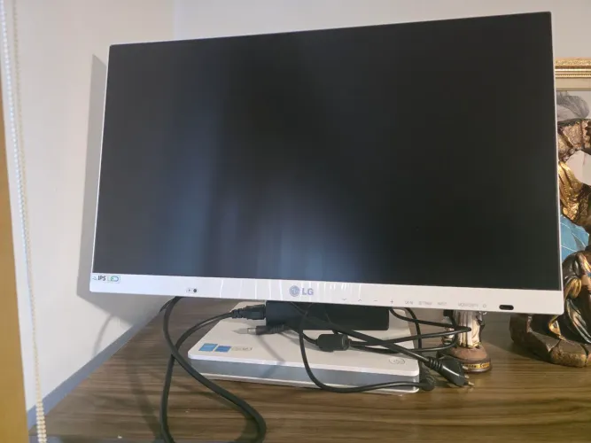 All in One LG 23" - Intel Core I5 - 8Gb Ram - 256 Gb SSD - Tela 23? - Windows 11