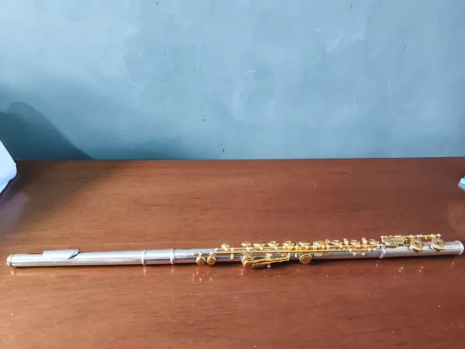 Flauta transversal Yamaha 281S.