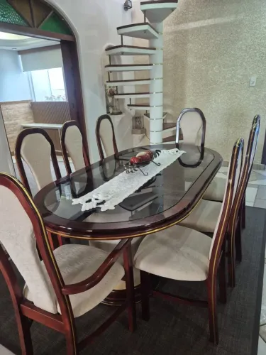 Mesa de jantar com 8 cadeiras