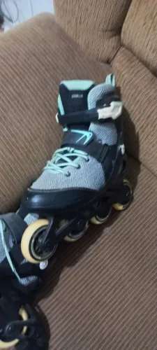 Patins semi novo