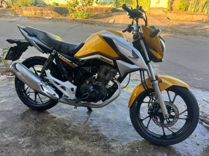 Honda Titan 160 Amarela 2021/2022 - Ótimo Estado