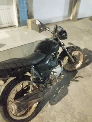 Moto toda boa. Mais está com bloqueio administrativo.     * ZAP  