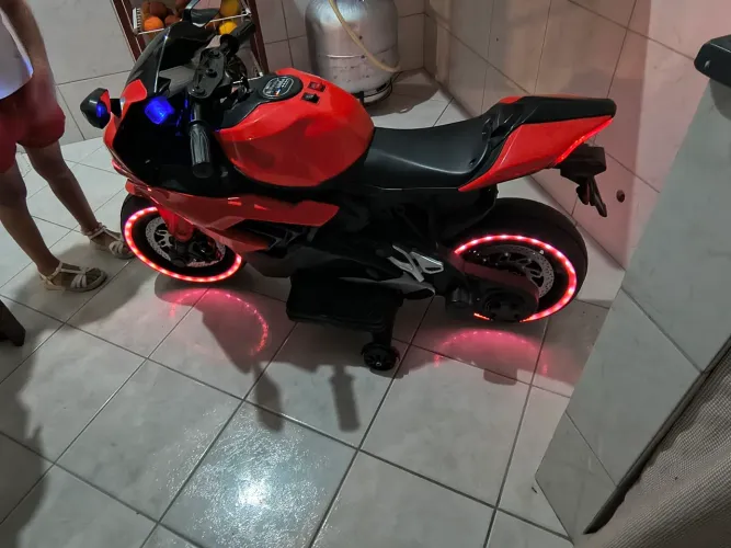 Moto Elétrica Infantil Esportiva 12V - Luzes LED, Chave de Partida e Som USB/MP3