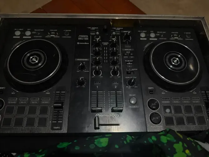 Controladora Pioneer DJ DDJ-400