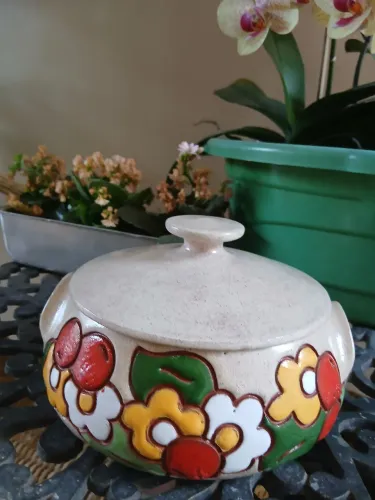 Panela em cerâmica.