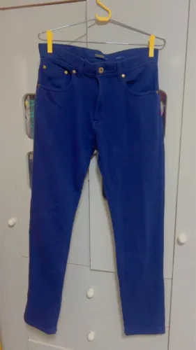 Calça tipo jeans da marca Brooksfield, modelo Denim Express, corte Slim Fit e tam 38/40