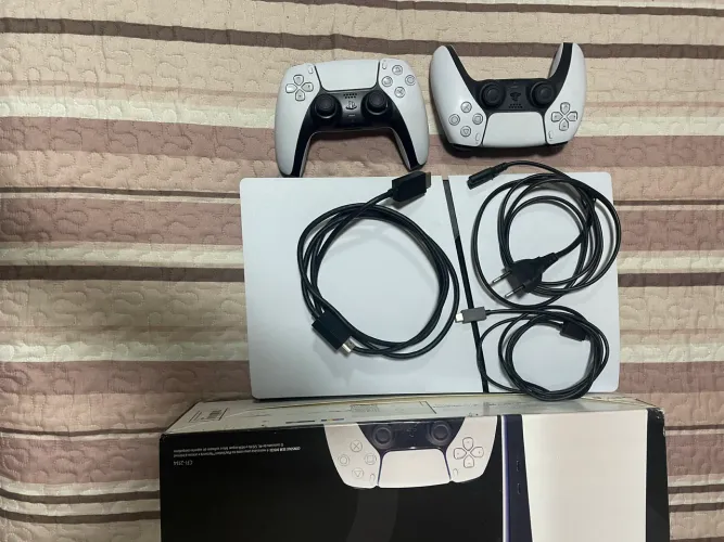 PS5 825GB DIGITAL COM 2 CONTROLES E CAIXA