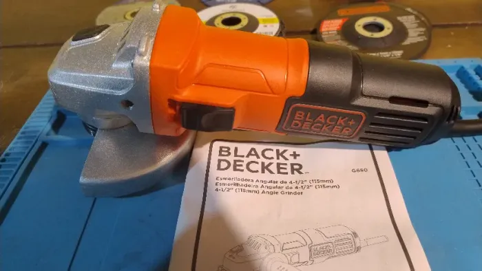  Esmerilhadeira Angular 115mm BLACK+DECKER ,  650W - 110 V - G650, Acompanha Discos e Bols