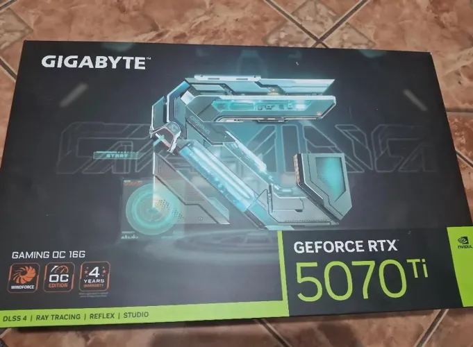 Placa de Vídeo Gigabyte RTX 5070 Ti 16GB