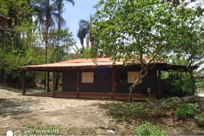 CHÁCARA COM DUAS BOAS CASAS