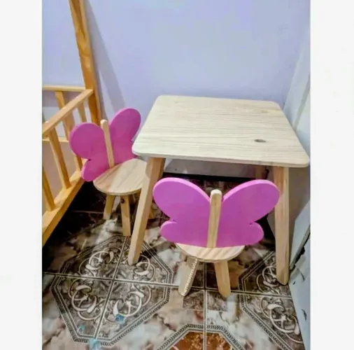 Mesa é cadeira infantil