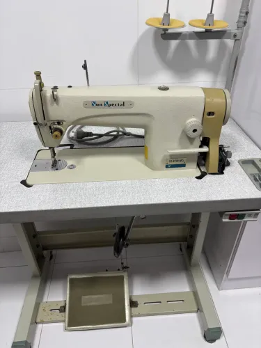 Máquina de costura reta industrial