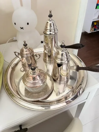Lindo e novo Aparelho de chá em prata 