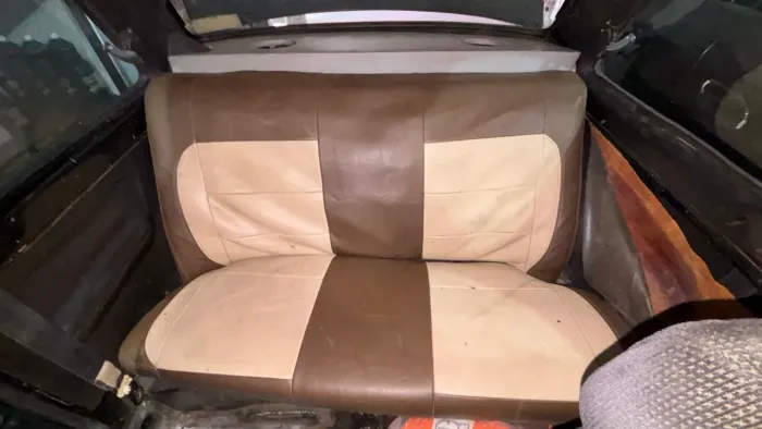 Bancos traseiros monocromáticos chevette 
