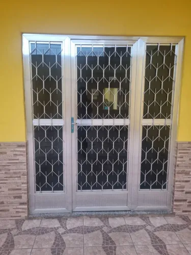 Porta entrada 0,80x 2.10( com laterais filas com Vão 1.80×2.10)