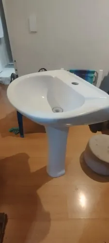 Lavatório com coluna Celite pra sair rápido