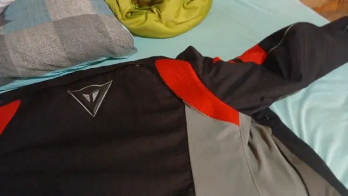 Vendo blusa esportiva Dainesi