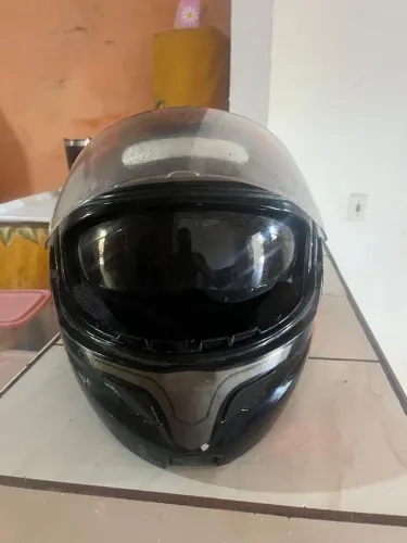 Capacete semi novo