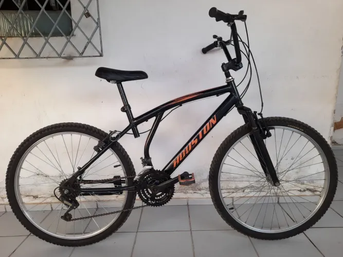 Bicicleta usada com marchas.