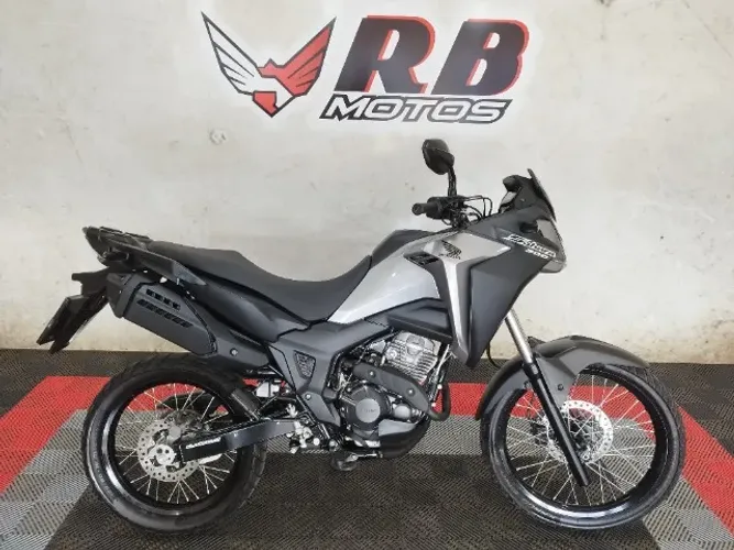 XRE 300 Sahara com Abs Flex 2025 Prata 1ª Dona com incríveis 7.000 Km ( igual a Zero )