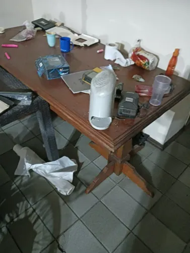 Mesa de Jantar de madeira de lei