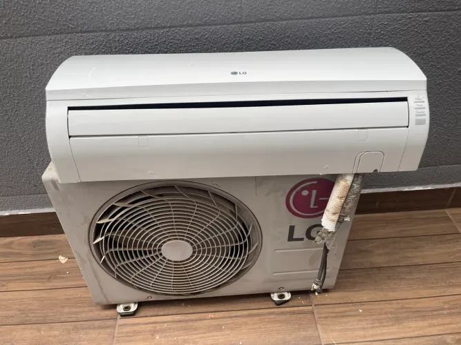 Ar condicionado LG Convencional 9K BTU