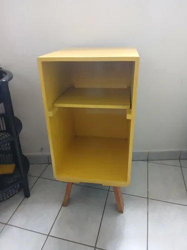 Mesa de cabeceira decorativa 