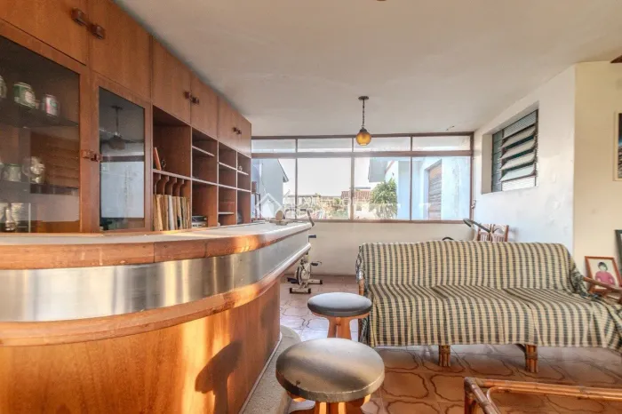 Casa residencial à venda no Jardim Lindóia com 301 m² e 3 dormitórios/quartos.