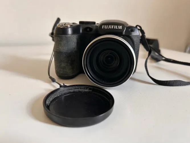 Câmera Fujifilm Finepix S2950
