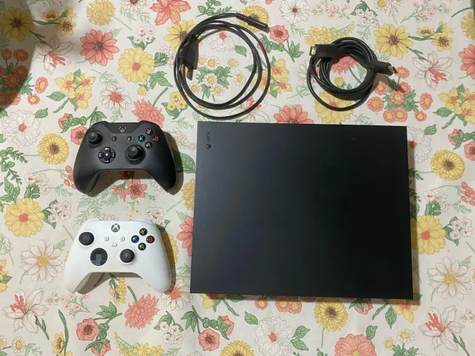 Xbox One X c/2 controles