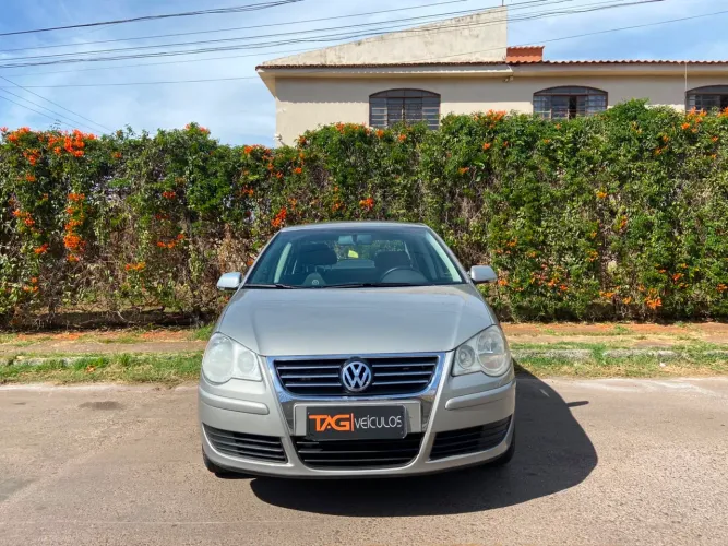 Volkswagen Polo Sedan 1.6 MI Total Flex 8V 4P 2012