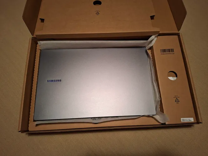 Notebook Samsung Book4 Intel Core i3, 8GB, 256GB Nf e Garantia até NOV/2026