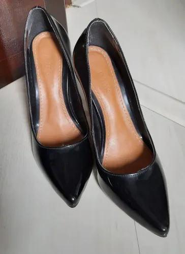 Scarpin de verniz preto