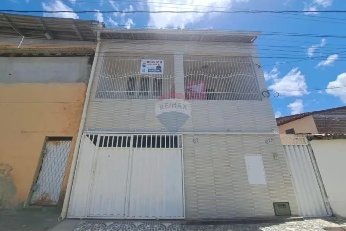 OPORTUNIDADE IMPERDÍVEL EM PAJUÇARA! CASA COM 4 QUARTOS, 160 M² DE ÁREA CONSTRUÍDA E ACEIT