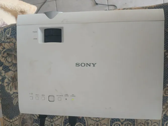 VENDO DATA SHOW MODELO SONY VPL-DX130B BRILHO 2.800 LUMENS RESOLUÇÃO XGA FUNCIONANDO