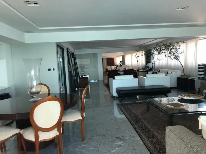APARTAMENTO COM 4 SUÍTES AMPLAS 460M²