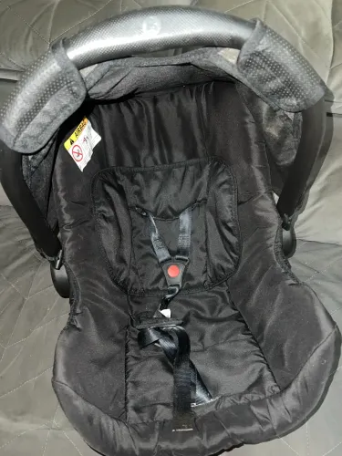 Vende-se bebê conforto