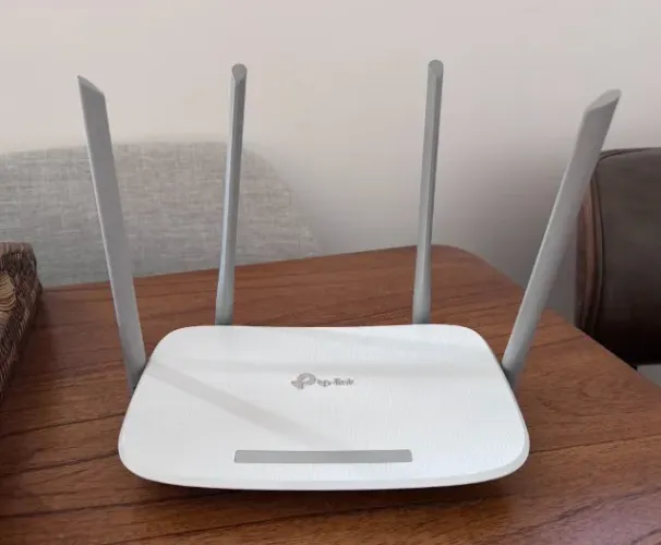 Roteador Dual Band Ec220-g5 Branco 2.4Ghz e 5Ghz 4 Antenas B