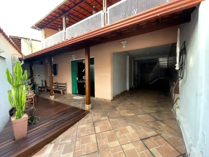 LINDA CASA - 4 QUARTOS - MILIONÁRIOS