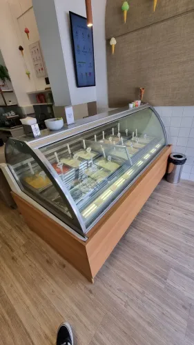 Vitrine expositor de Gelato Sorvete - GeloStandard 16 a 32 posições.