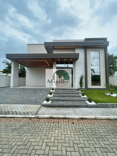 Spacious Family Home for Sale in Ingleses do Rio Vermelho, Florianópolis - 3 Suites, Pool,